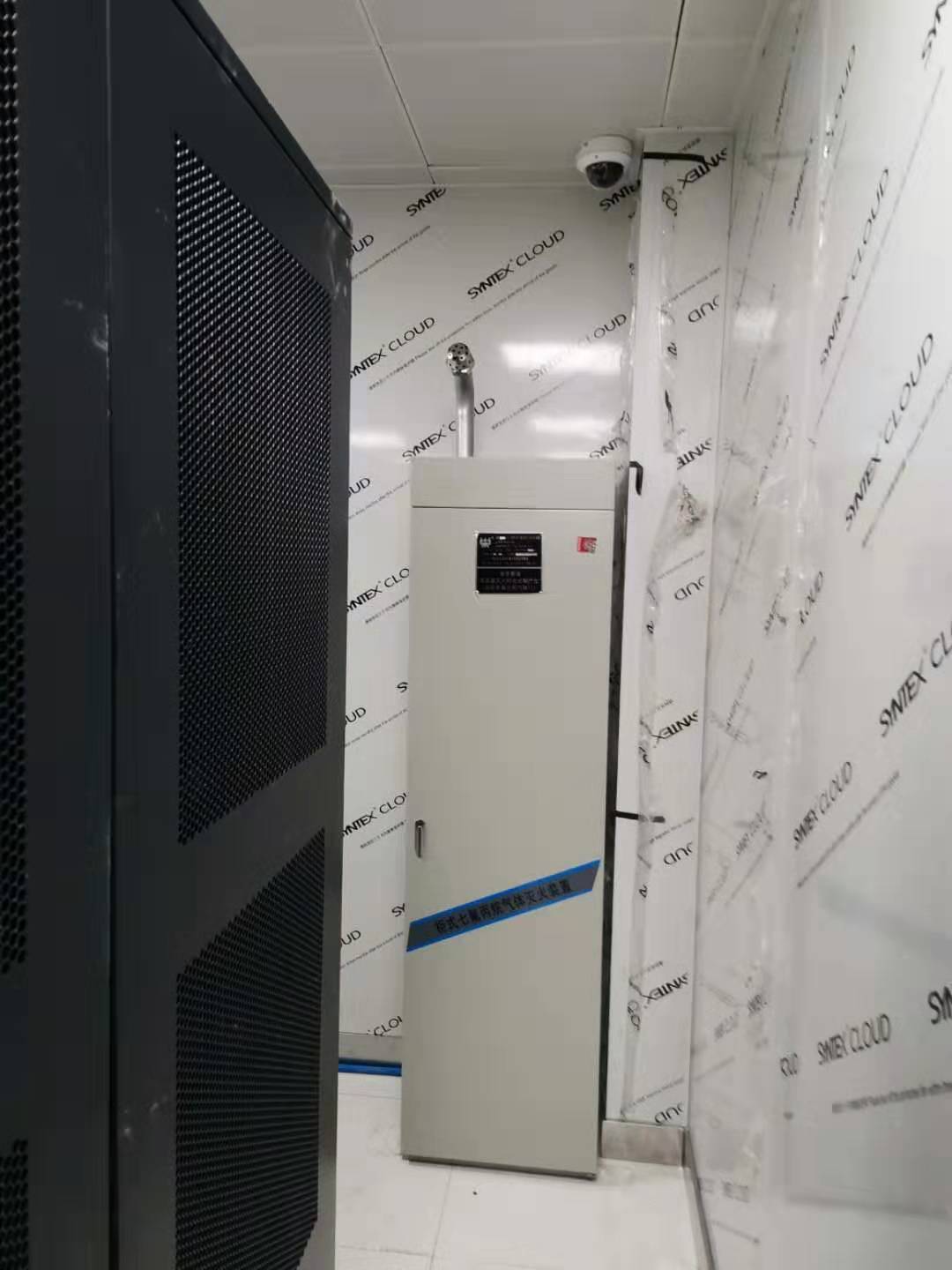 机房内的柜式七氟丙烷灭火装置